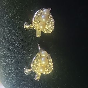 Vintage faux pearl and Rhinestone clip on earrings